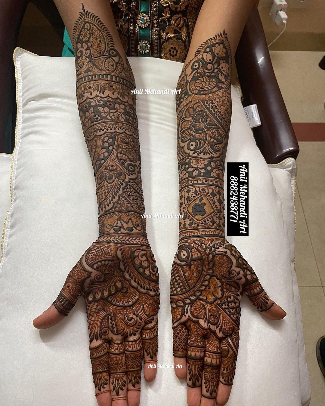 Mehndi designer in Cannought Place 